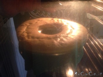 Ciambellone al rum in forno