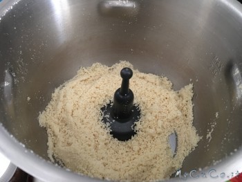 Mandorle, zucchero e vanillina