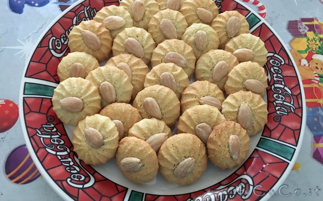 Pasticcini con la pasta di mandorle (anche versione light)