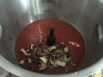 Pomodoro, aglio, olio, porcini e timo
