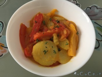 Patate e peperoni con curry e timo fresco