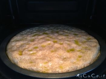 Focaccia integrale appena infornata