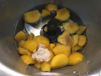 Pesche e farina di carrube