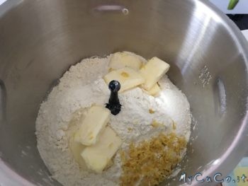 Farine, zucchero, burro, pizzico di sale e buccia di limone