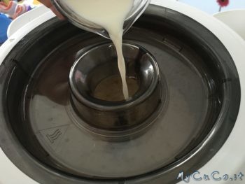 Latte nell'impasto delle ciambelle