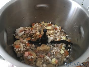 Minestra di legumi e cereali