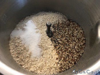 Farina, sale e semi