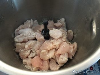 Pollo leggermente infarinato