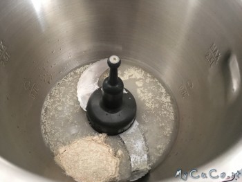 Lievito, acqua e zucchero
