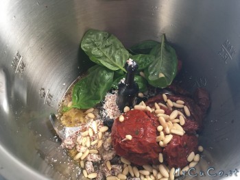 Pesto di pomodori secchi, mandorle, basilico e pinoli - My CuCo