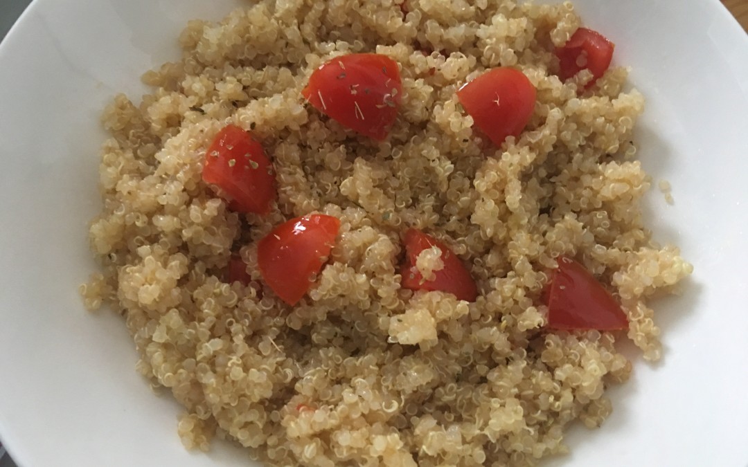 Quinoa cotta al vapore con Cuisine e i-Companion Moulinex con datterini, origano e olio evo