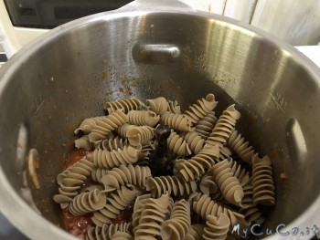 fusilli integrali risottati, con salsiccia e funghi - mycuco.it