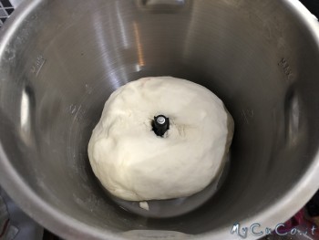 Pizza tradizionale napoletana impastata con Companion Moulinex - mycuco.it