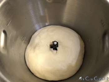 Pizza tradizionale napoletana impastata con Companion Moulinex - mycuco.it
