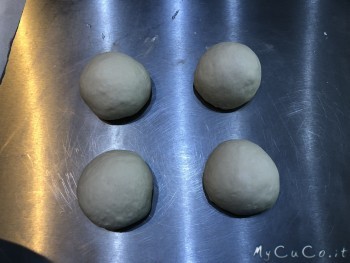 Pizza tradizionale napoletana impastata con Companion Moulinex - mycuco.it