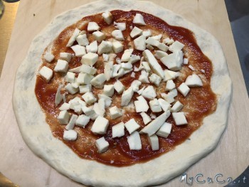 Pizza tradizionale napoletana impastata con Companion Moulinex - mycuco.it