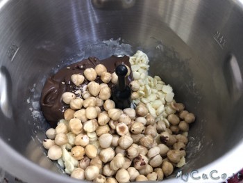 Tronchetto di Natale, torrone al cioccolato e nocciole - mycuco.it