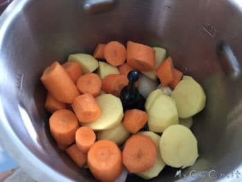 Vellutata carote, patate, cipolla e scalogno col CuCo - mycuco.it