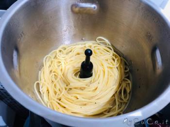 Spaghetti cacio e pepe con il cuco - mycuco.it