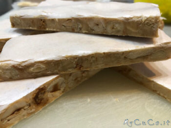 Torrone con mandorle e nocciole . MyCuCo.it