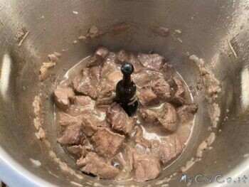 Spezzatino di manzo con porcini e curcuma - MyCuCo.it